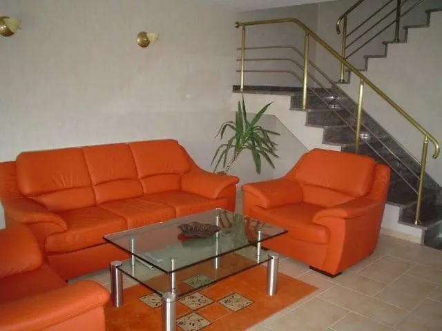 Bed and Breakfast 10 *