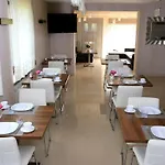 10 Oda ve Kahvaltı Poznan