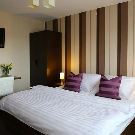 Bed & Breakfast 10 *
